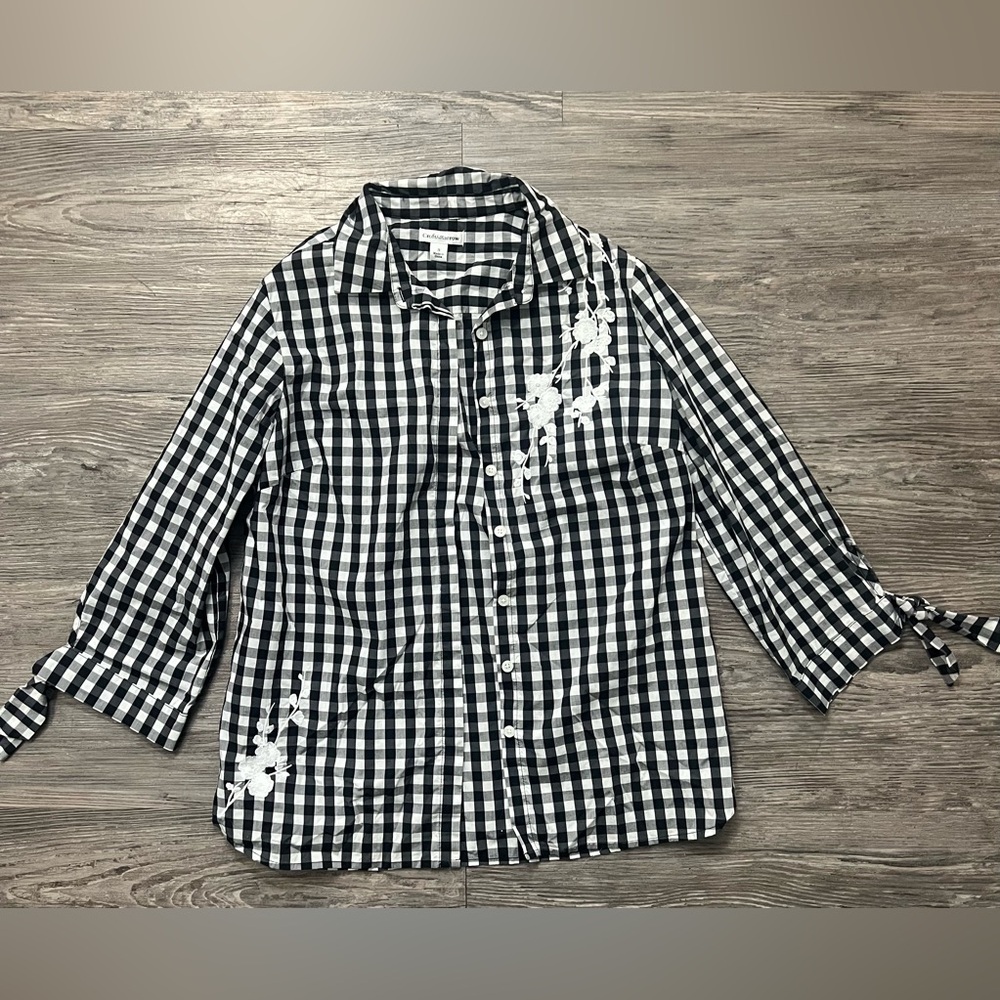 Croft & Barrow Black and White Plaid women’s Shirt size S 3/4 sleeves
